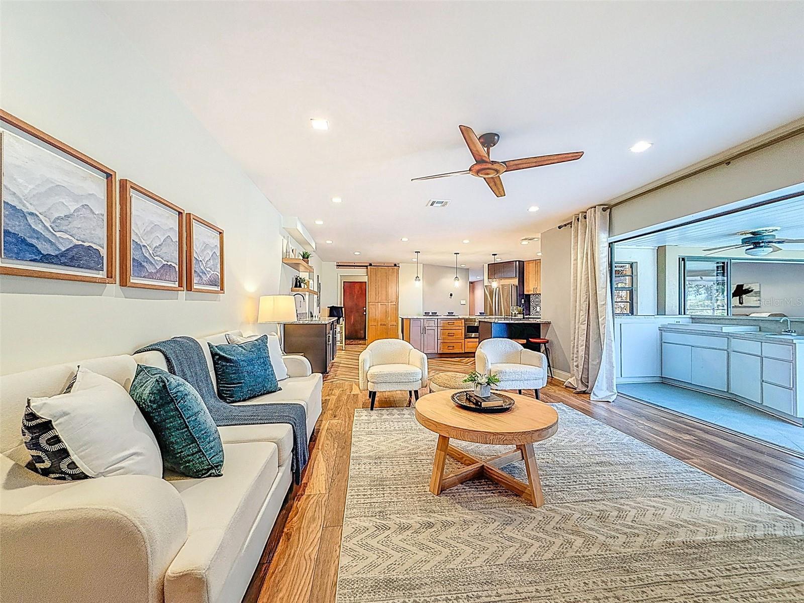 ROLLING HILLS LAKE - Residential