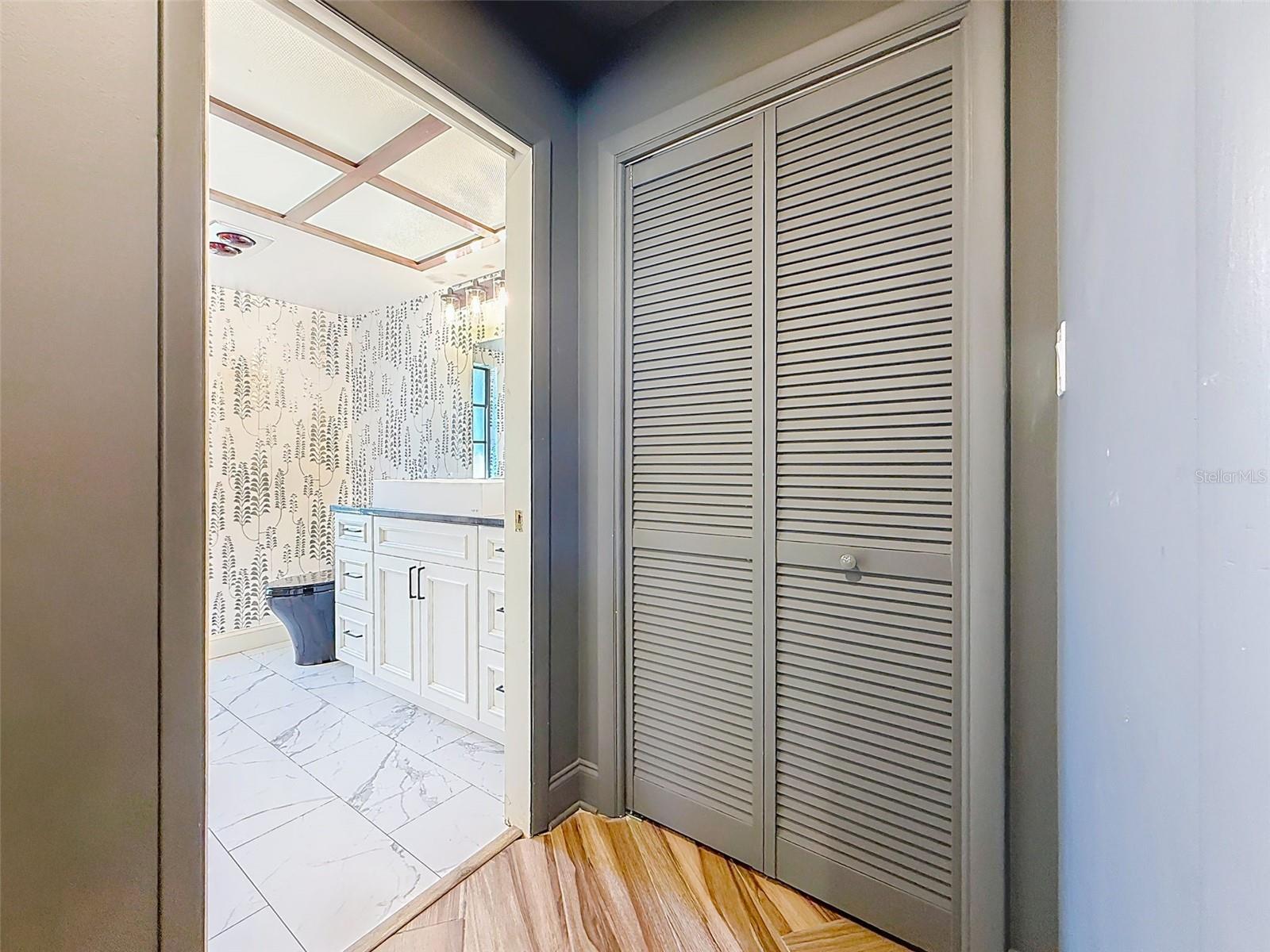 ROLLING HILLS LAKE - Residential