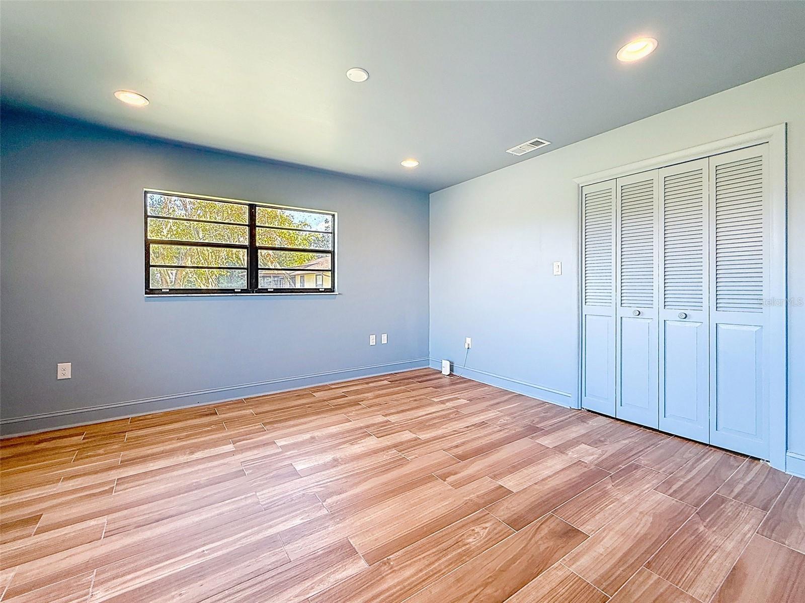 ROLLING HILLS LAKE - Residential