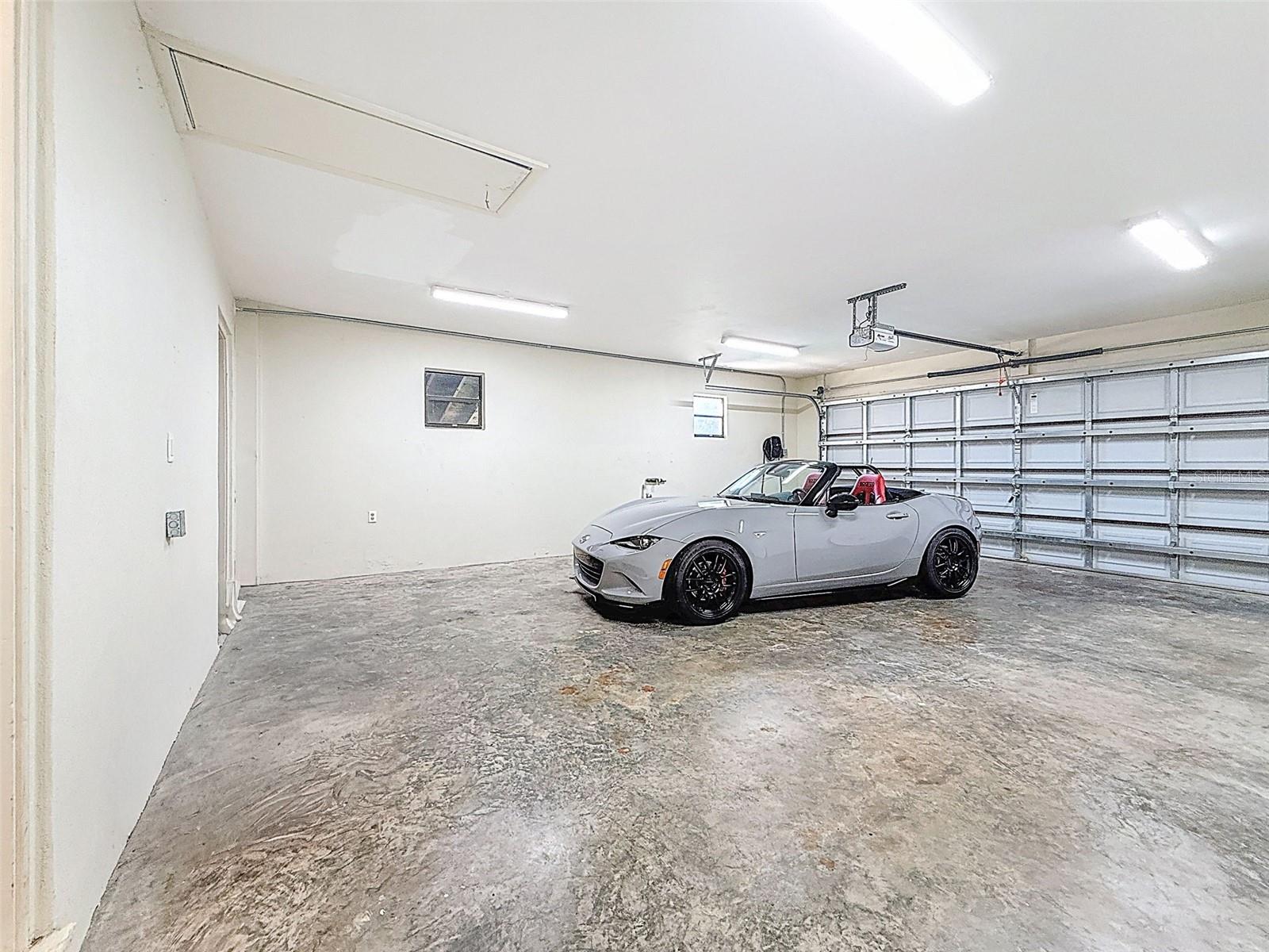 ROLLING HILLS LAKE - Residential