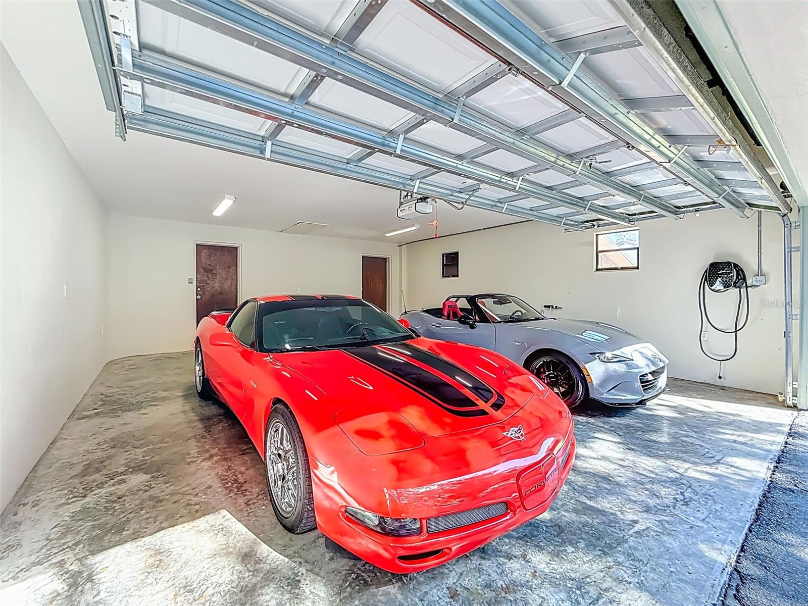 ROLLING HILLS LAKE - Residential