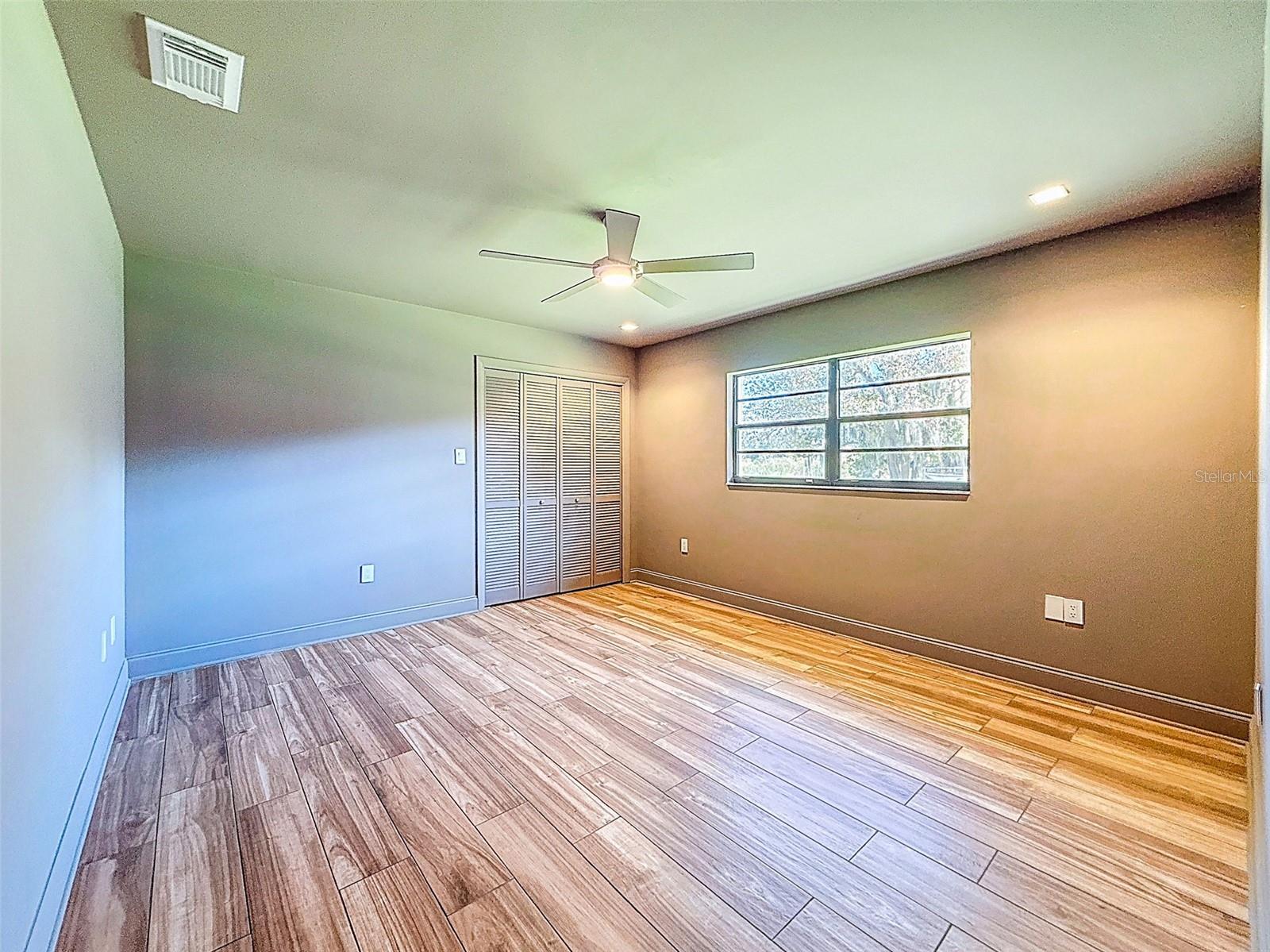 ROLLING HILLS LAKE - Residential