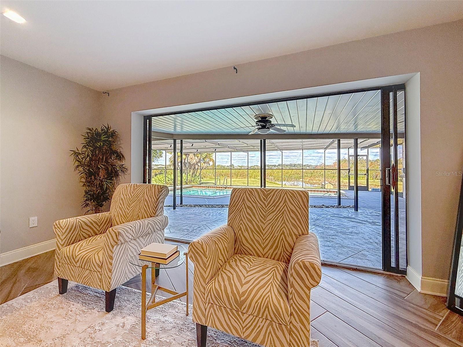 ROLLING HILLS LAKE - Residential