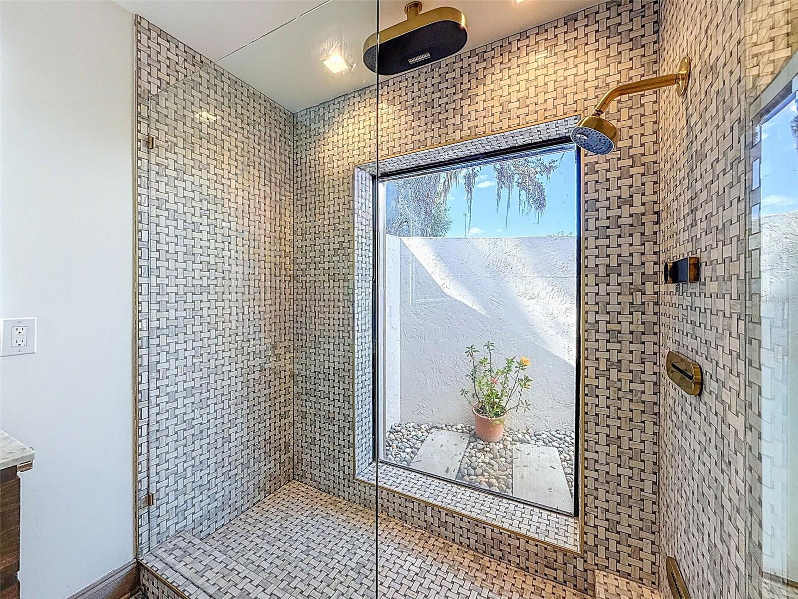 ROLLING HILLS LAKE - Residential