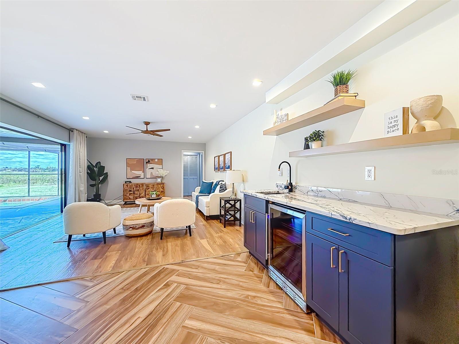 ROLLING HILLS LAKE - Residential