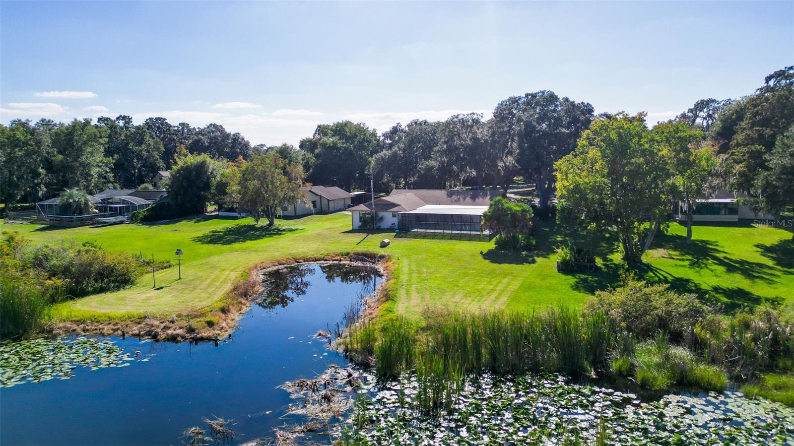 ROLLING HILLS LAKE - Residential