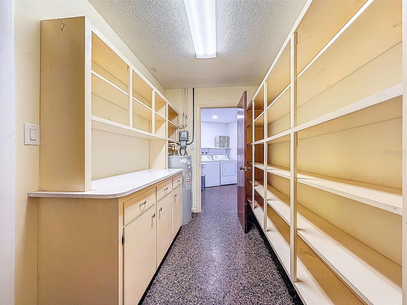 ROLLING HILLS LAKE - Residential