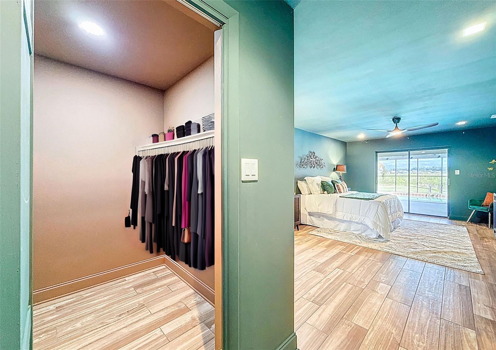 ROLLING HILLS LAKE - Residential