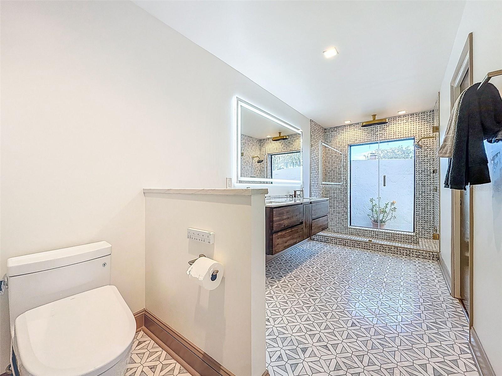 ROLLING HILLS LAKE - Residential