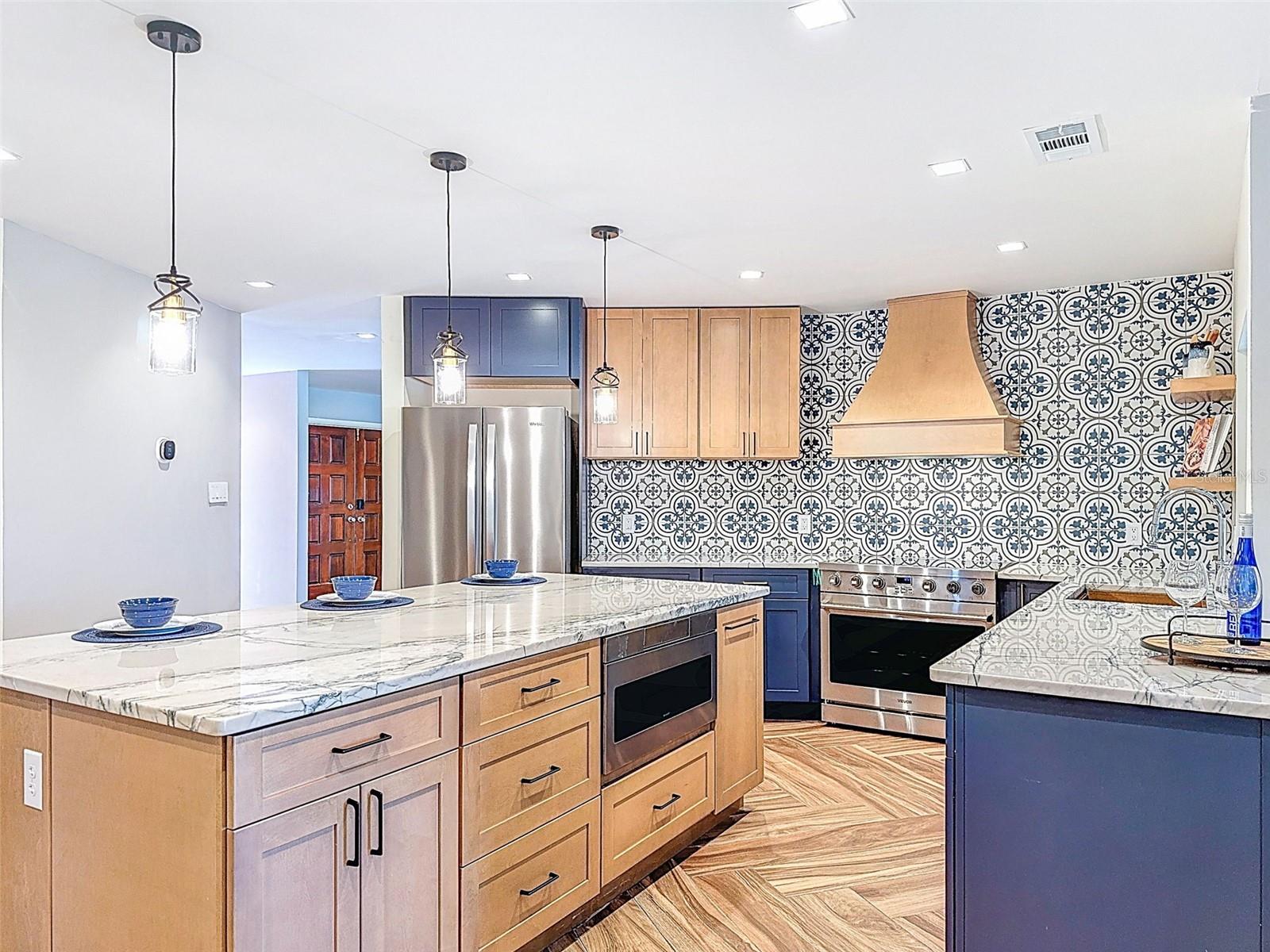 ROLLING HILLS LAKE - Residential