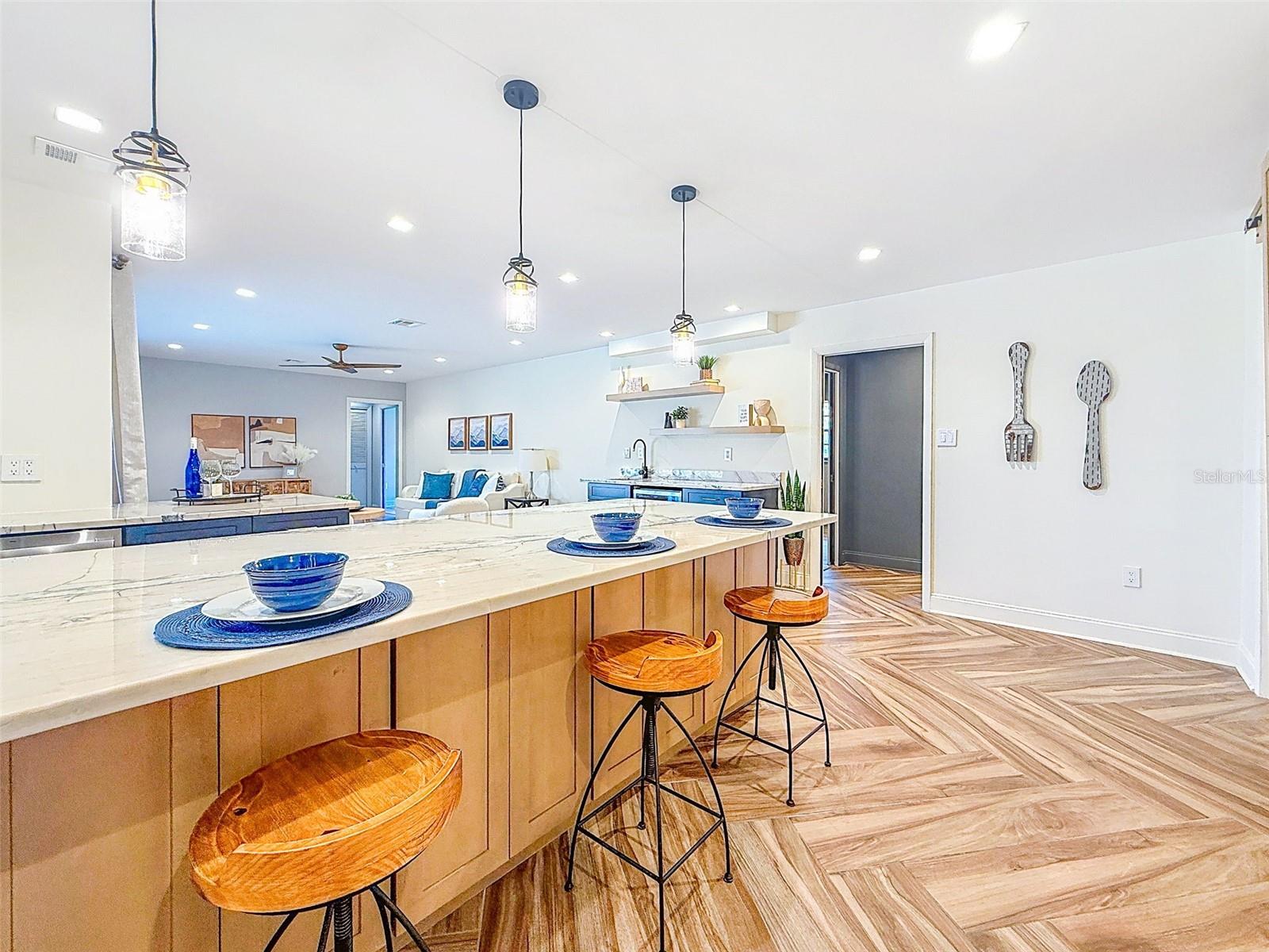 ROLLING HILLS LAKE - Residential