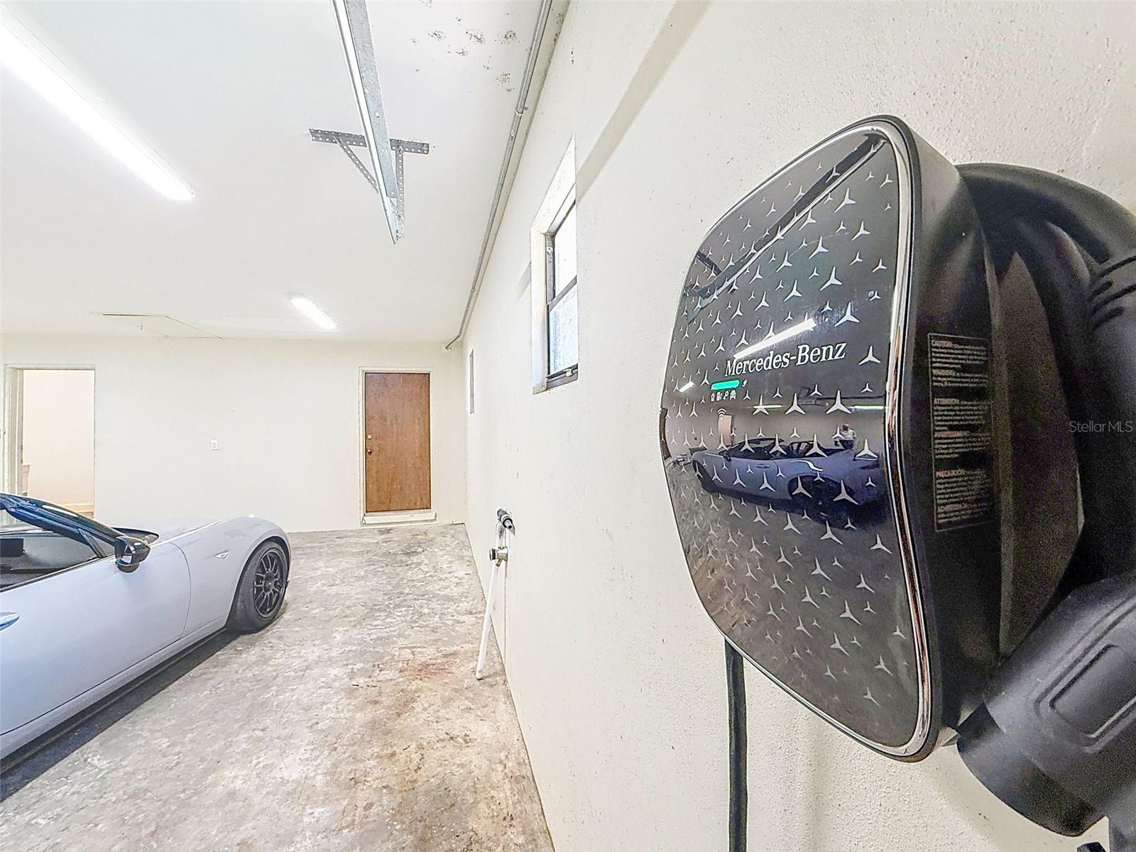 ROLLING HILLS LAKE - Residential