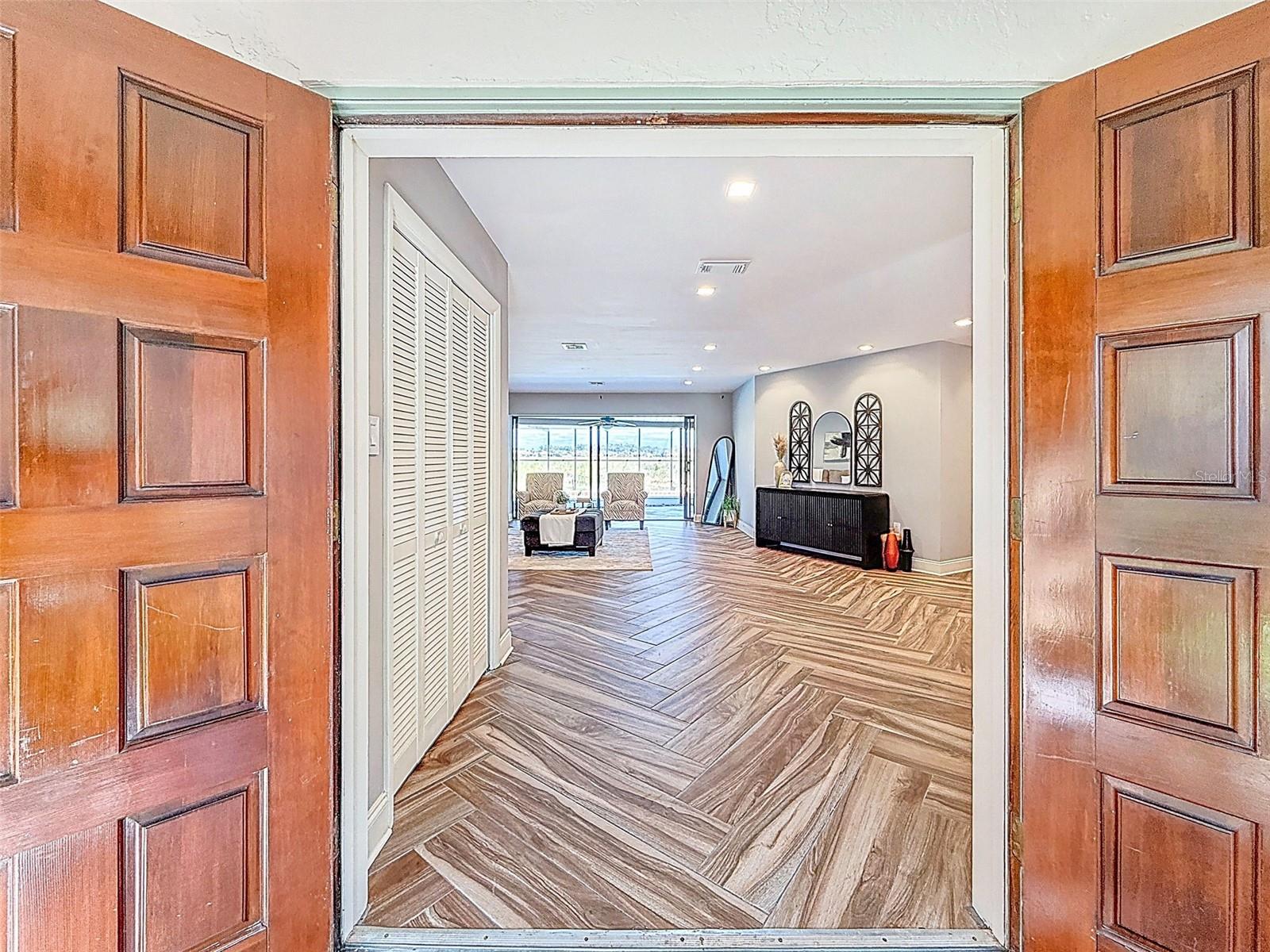 ROLLING HILLS LAKE - Residential