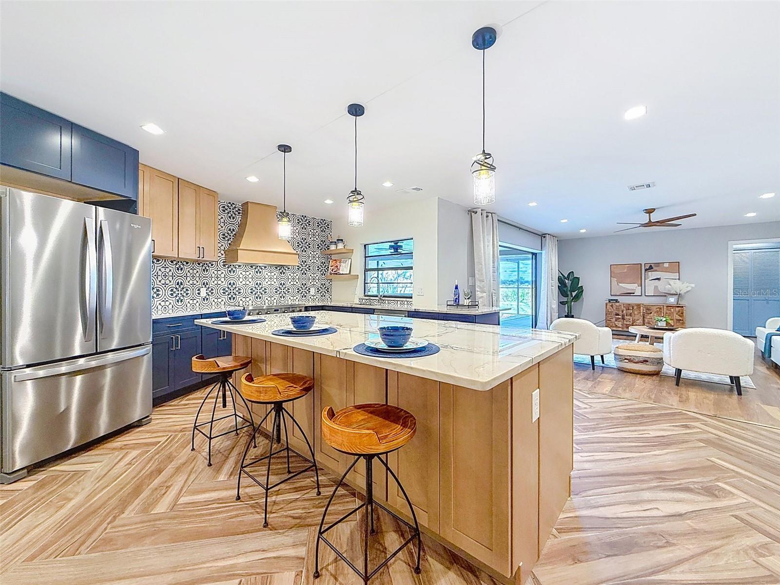 ROLLING HILLS LAKE - Residential