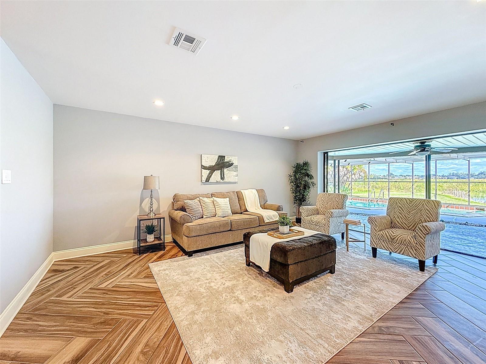 ROLLING HILLS LAKE - Residential