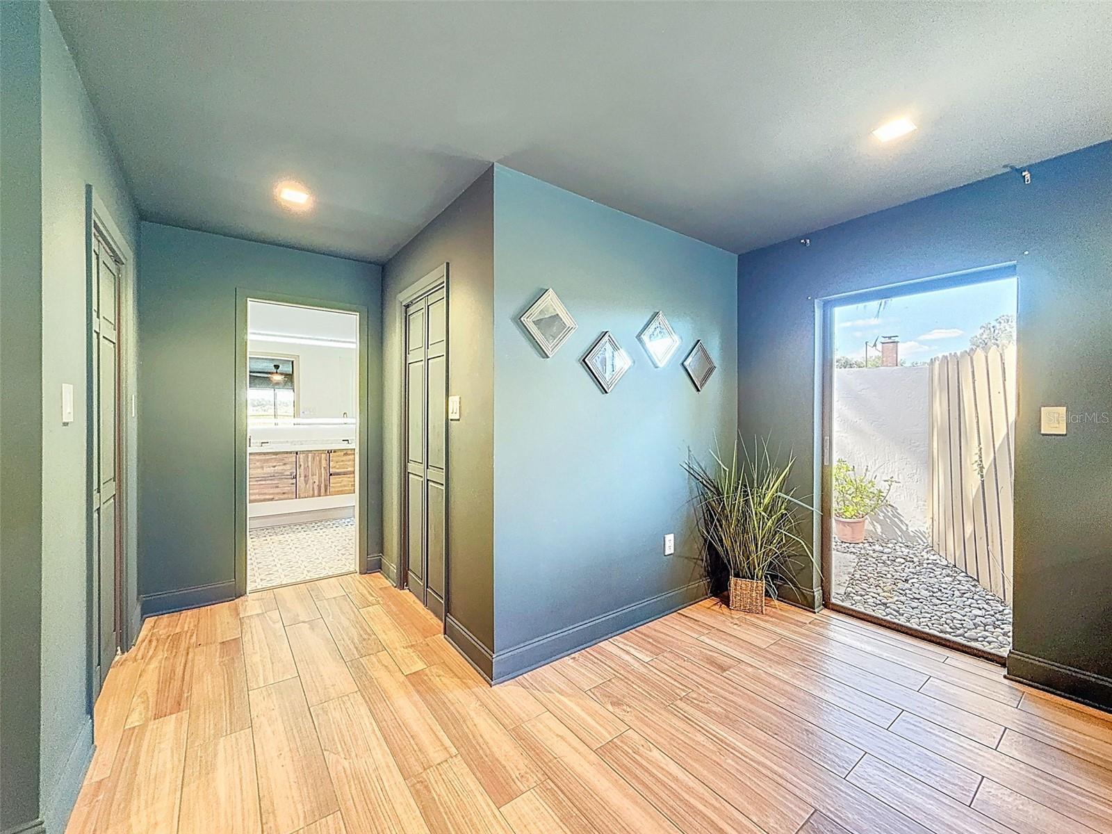 ROLLING HILLS LAKE - Residential