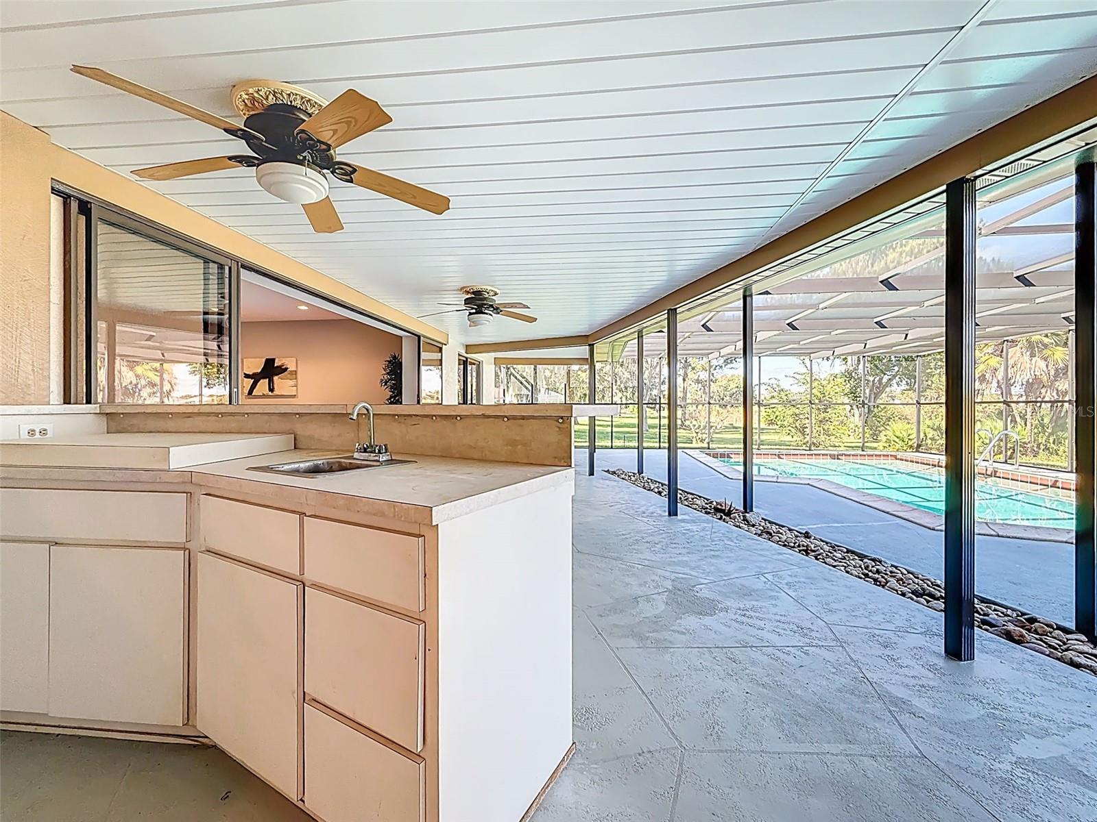 ROLLING HILLS LAKE - Residential