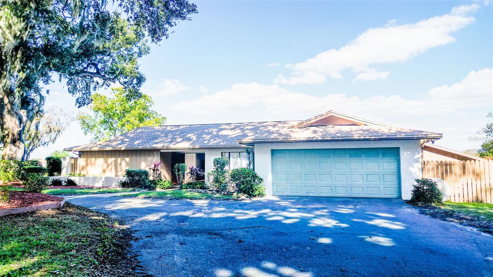 ROLLING HILLS LAKE - Residential