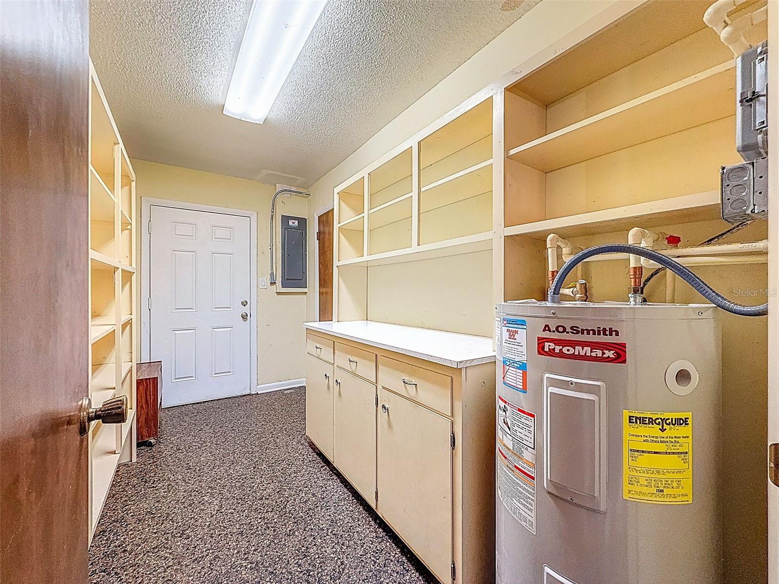 ROLLING HILLS LAKE - Residential