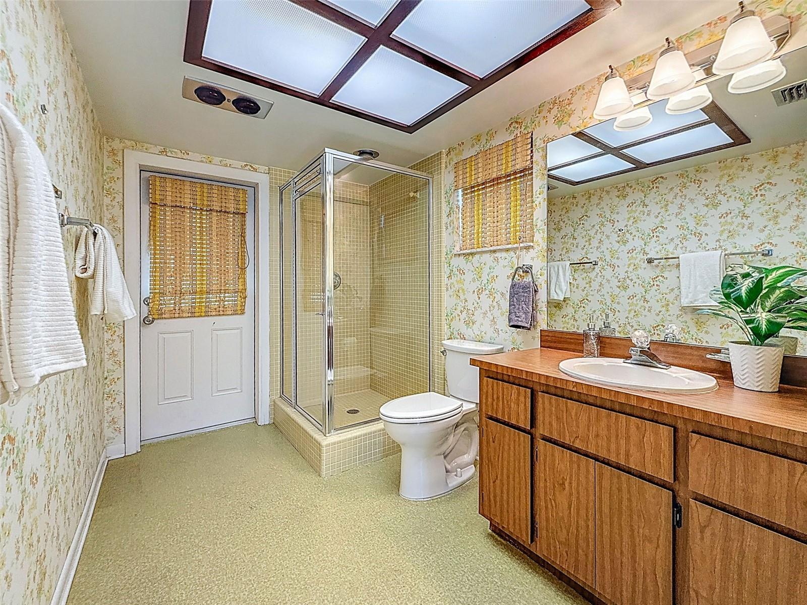 ROLLING HILLS LAKE - Residential