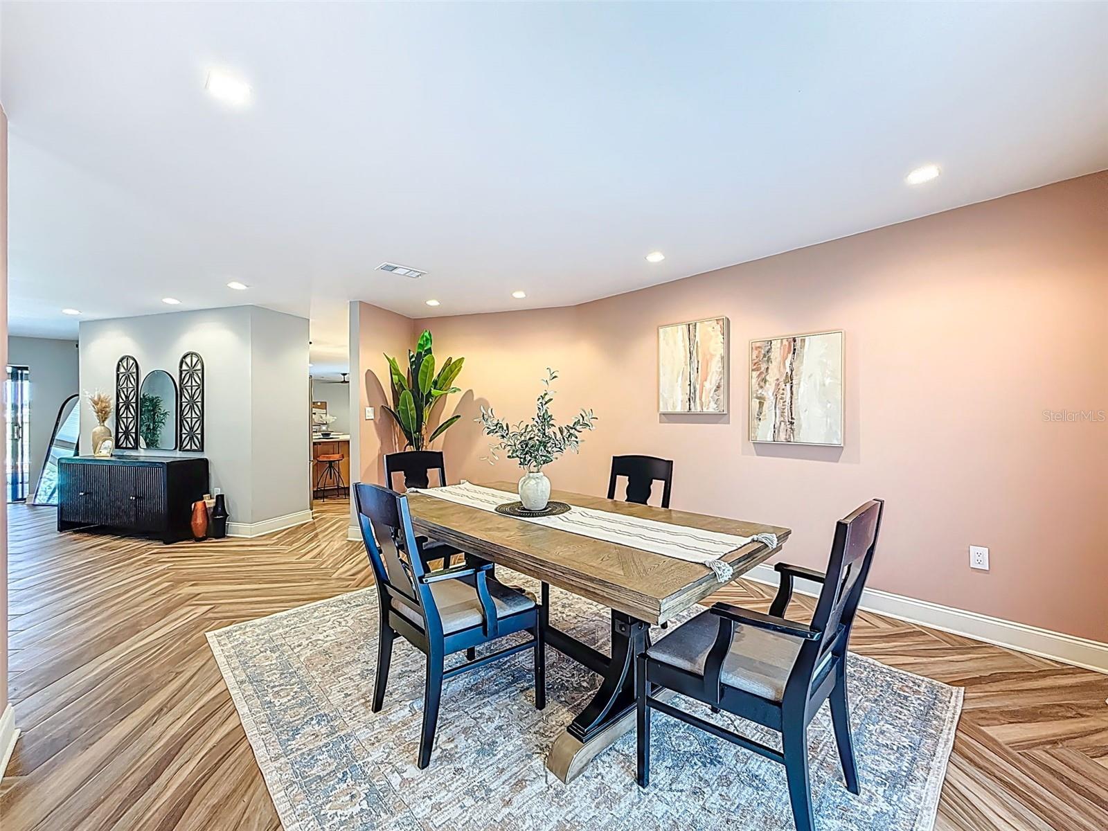 ROLLING HILLS LAKE - Residential