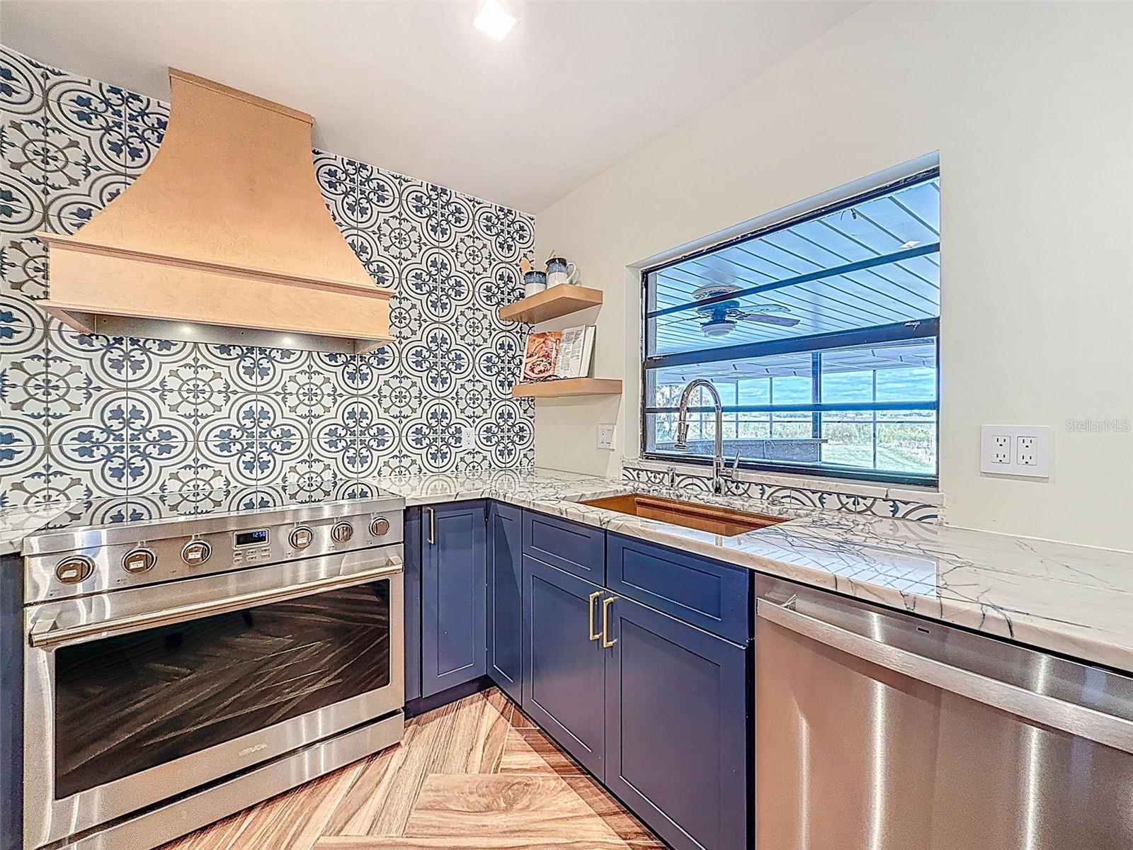 ROLLING HILLS LAKE - Residential