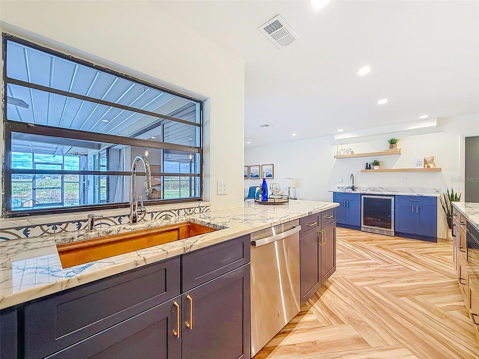 ROLLING HILLS LAKE - Residential