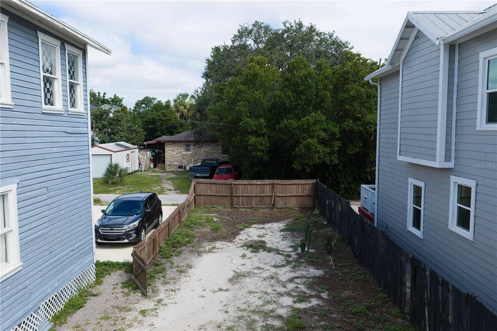 1912 E COLUMBUS DRIVE