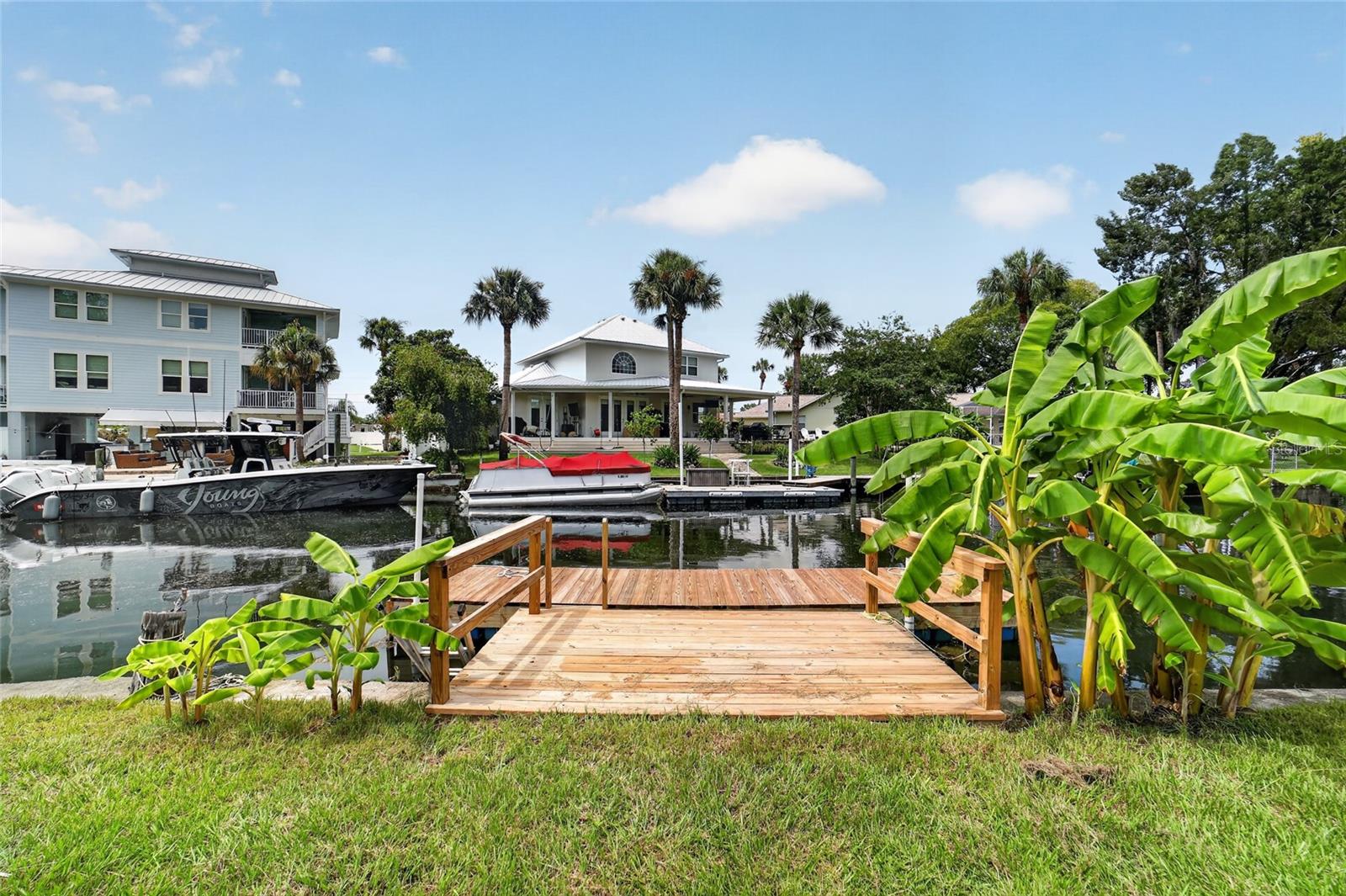 232 SE KINGS BAY DR