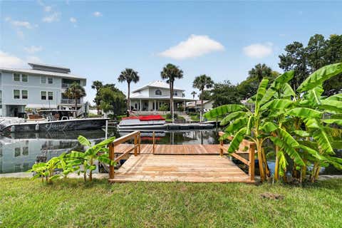 Tiny photo for 232 SE Kings Bay Dr, Crystal River, FL 34429 (MLS # OM729559)