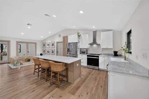 Tiny photo for 232 SE Kings Bay Dr, Crystal River, FL 34429 (MLS # OM729559)