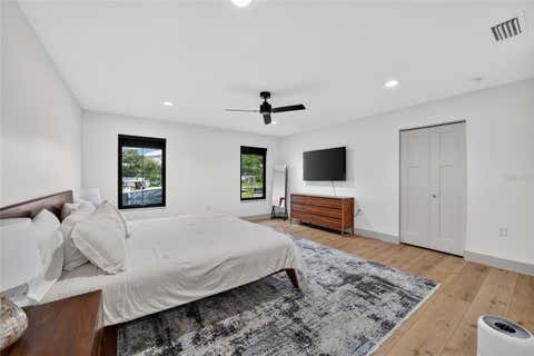 Tiny photo for 232 SE Kings Bay Dr, Crystal River, FL 34429 (MLS # OM729559)