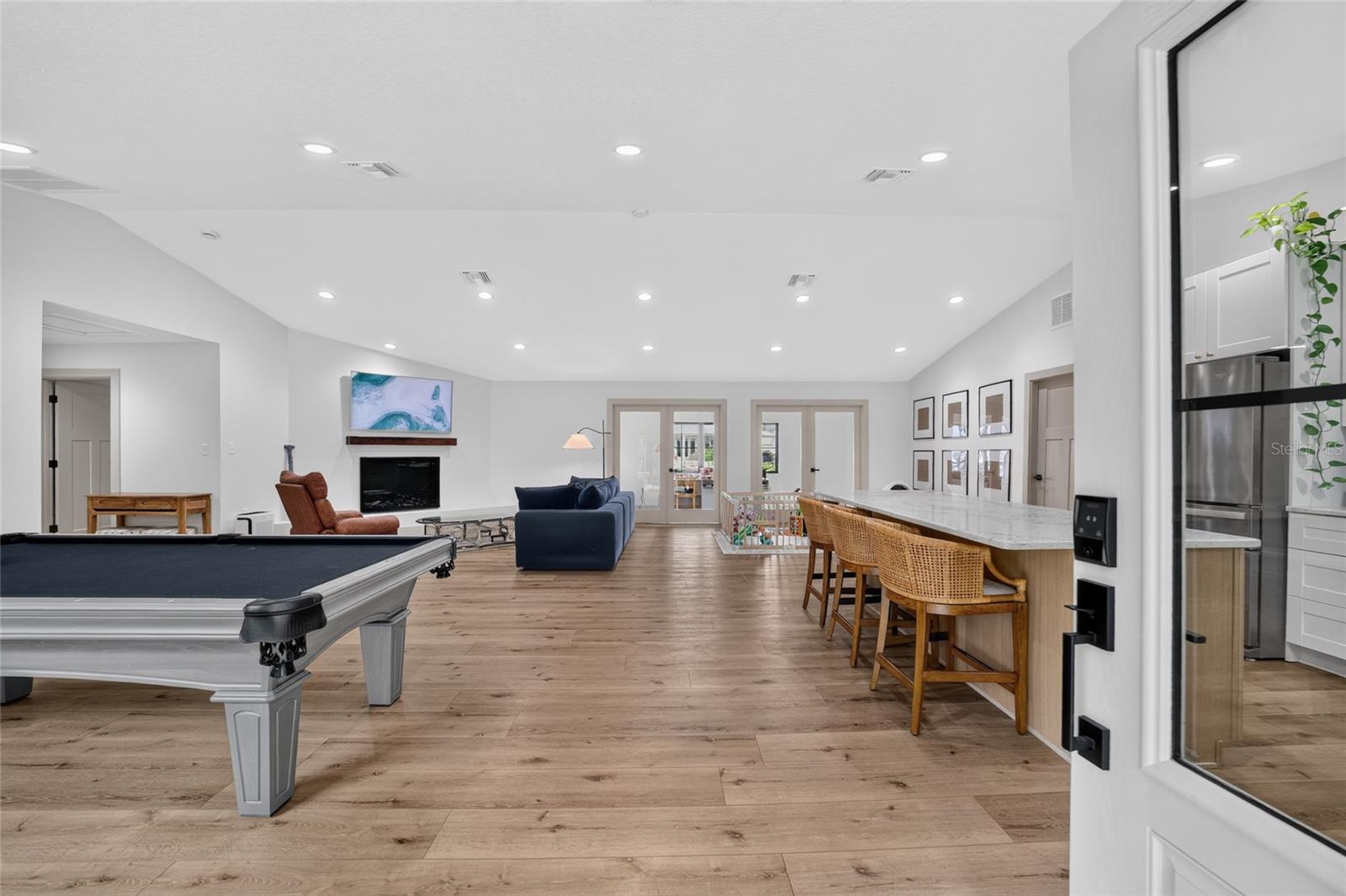 232 SE KINGS BAY DR