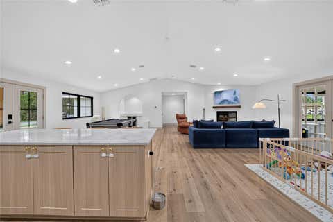 Tiny photo for 232 SE Kings Bay Dr, Crystal River, FL 34429 (MLS # OM729559)