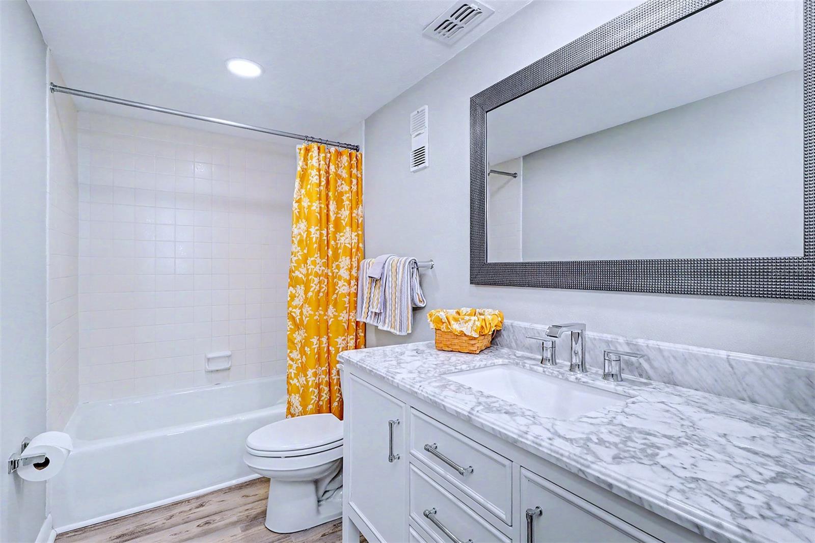 LANDMARK TOWERS 1 - Residential