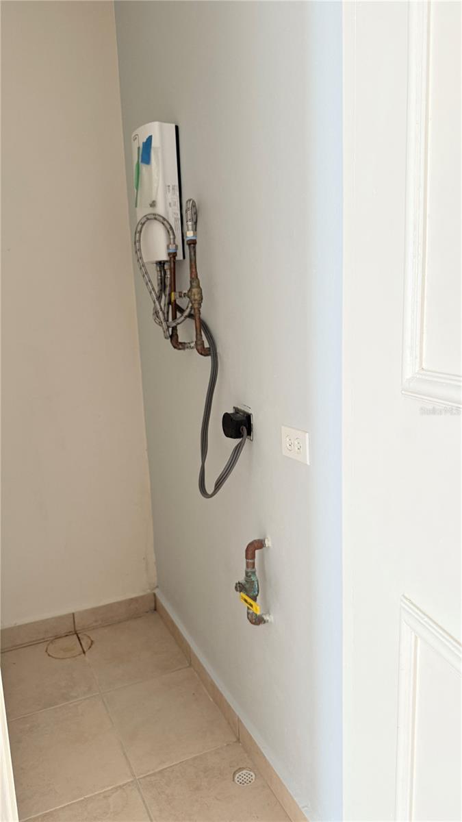 HILLSIDE VILLAGE CONDOMINIUM - Residential