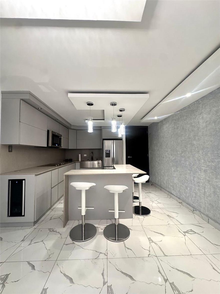 Hilltop Mansions – Miramar | 18th Floor Condo with Spectacular Views
Experience elevated city living from this stunning two-bedroom, two-bathroom residence on the 18th floor of Hilltop Mansions in Miramar. Completely remodeled with modern finishes, this move-in-ready condo combines comfort, convenience, and panoramic views.
Step inside to a bright open layout featuring a spacious living and dining area, split A/C units in all rooms, and an elegant balcony overlooking Old San Juan, the Condado Lagoon, and the sparkling San Juan Bay. Both bathrooms have been tastefully renovated, and includes a washer and dryer for added practicality.
The property includes two covered parking spaces, a valuable feature in this desirable area.
Located in the heart of Miramar, one of San Juan’s most vibrant and historic neighborhoods, Hilltop Mansions offers unbeatable access to fine dining, entertainment, major highways, and public transportation—just minutes from Condado, Old San Juan, and the financial district.
This residence is ideal for anyone seeking a stylish urban lifestyle in one of the most convenient and scenic locations in the metro area.