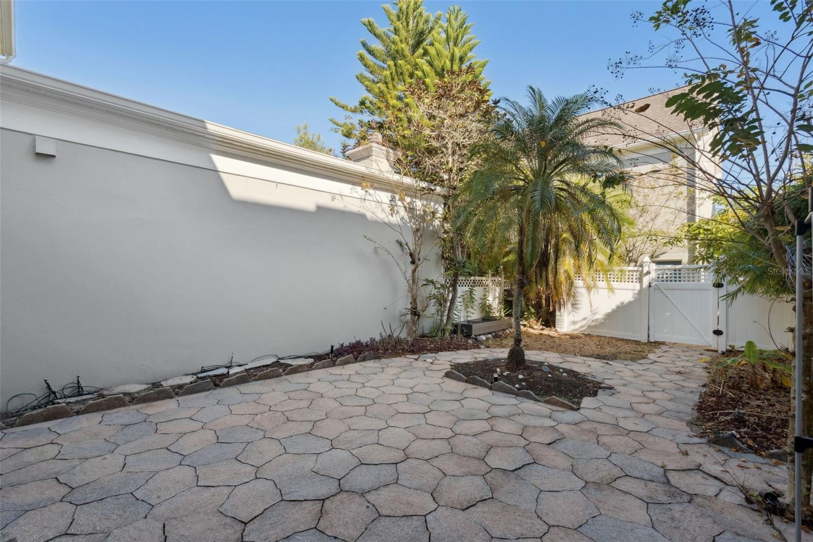 MEETING HOUSE GREEN REP 06 - Residential