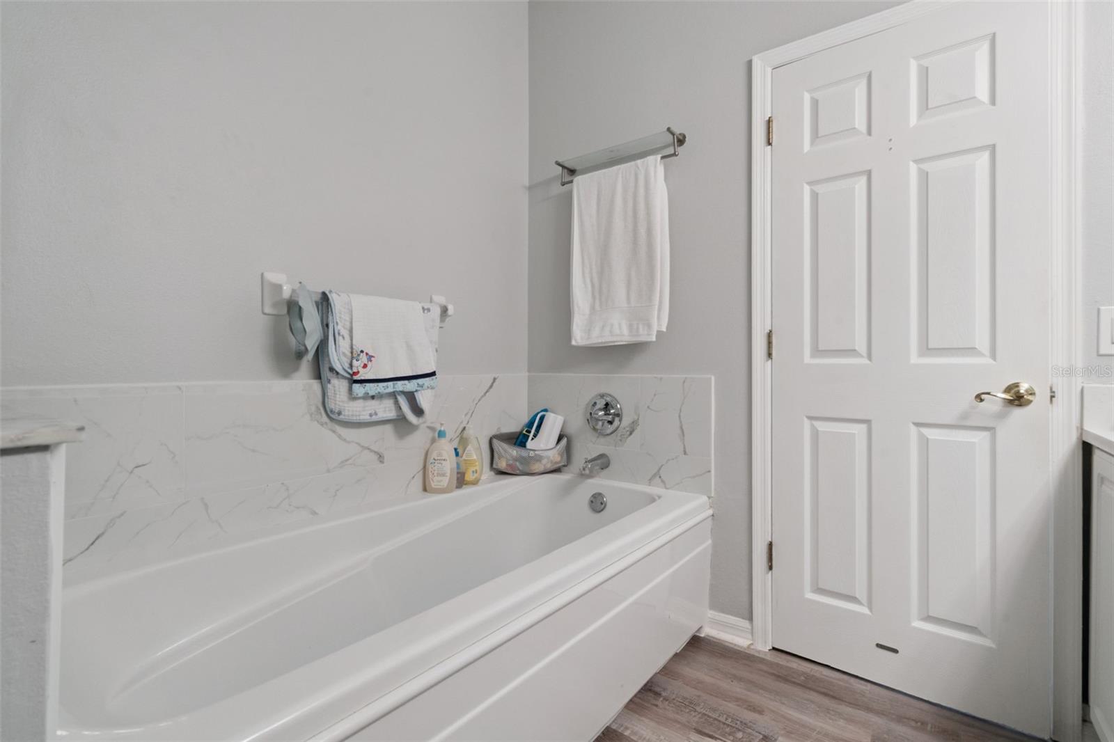 MEETING HOUSE GREEN REP 06 - Residential