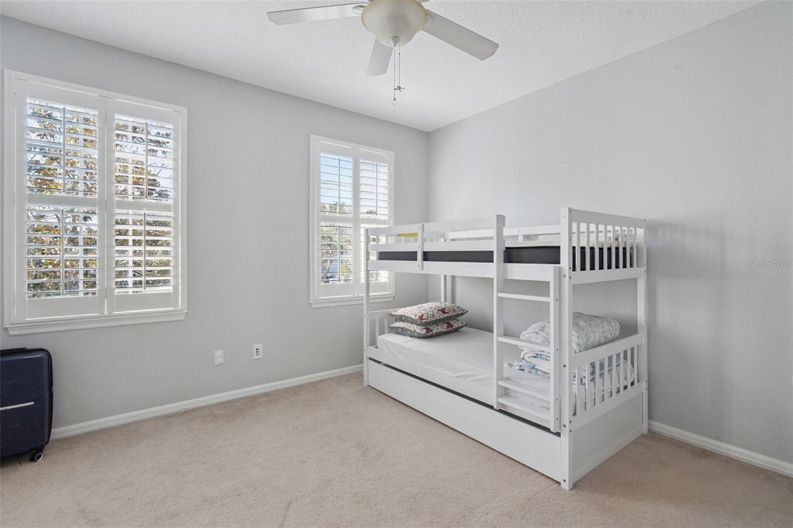 MEETING HOUSE GREEN REP 06 - Residential