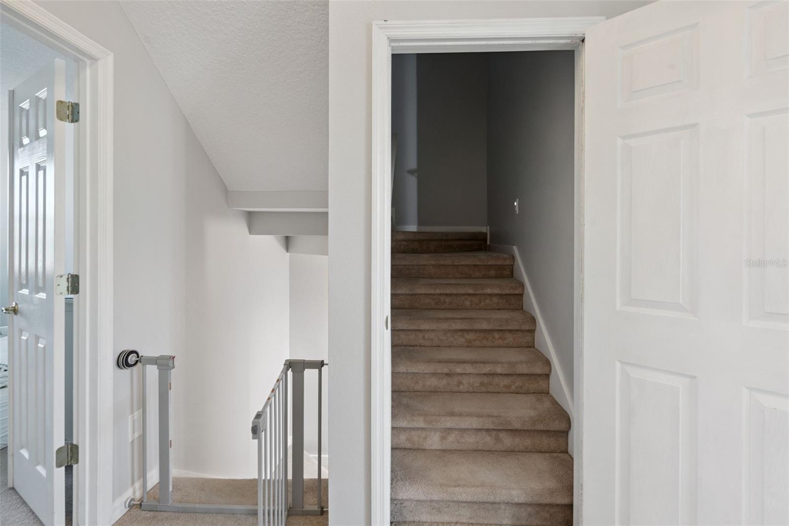 MEETING HOUSE GREEN REP 06 - Residential