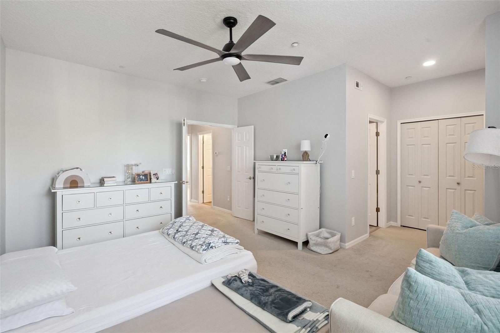 MEETING HOUSE GREEN REP 06 - Residential