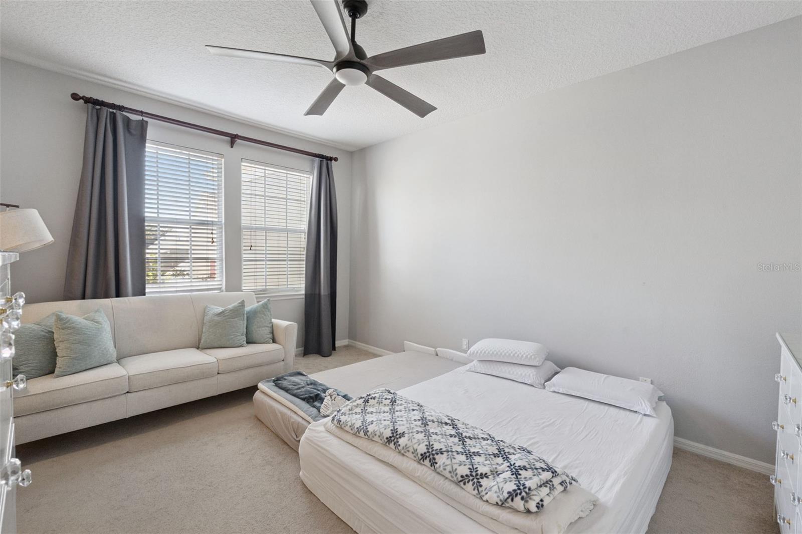 MEETING HOUSE GREEN REP 06 - Residential