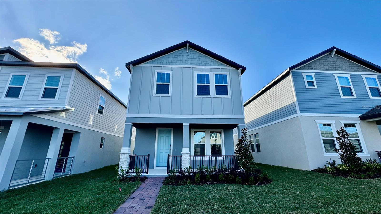 Enjoy this beautiful brand new 4 Beds 2.5 baths with 2 car garage + 2 car space at the driveway with high ceilings at the stairs. Amazing location, close to markets, restaurants and highway. Near Disney and perfect for your family! Located in a friendly neighborhood, this single family offers comfort and convenience in a prime location. Top-rated schools inside the community. Shopping centers, and dining options, and just minutes from Disney. Easy to apply!!! Schedule a visit, you will love it! Enjoy this community with pool, pickleball court, playground and enjoy all life style Winter Garden / Horizon West provide.