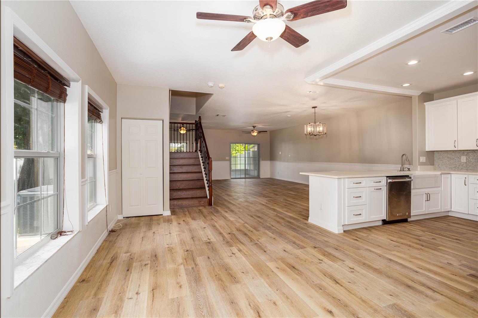 932 WOODBRIDGE COURT