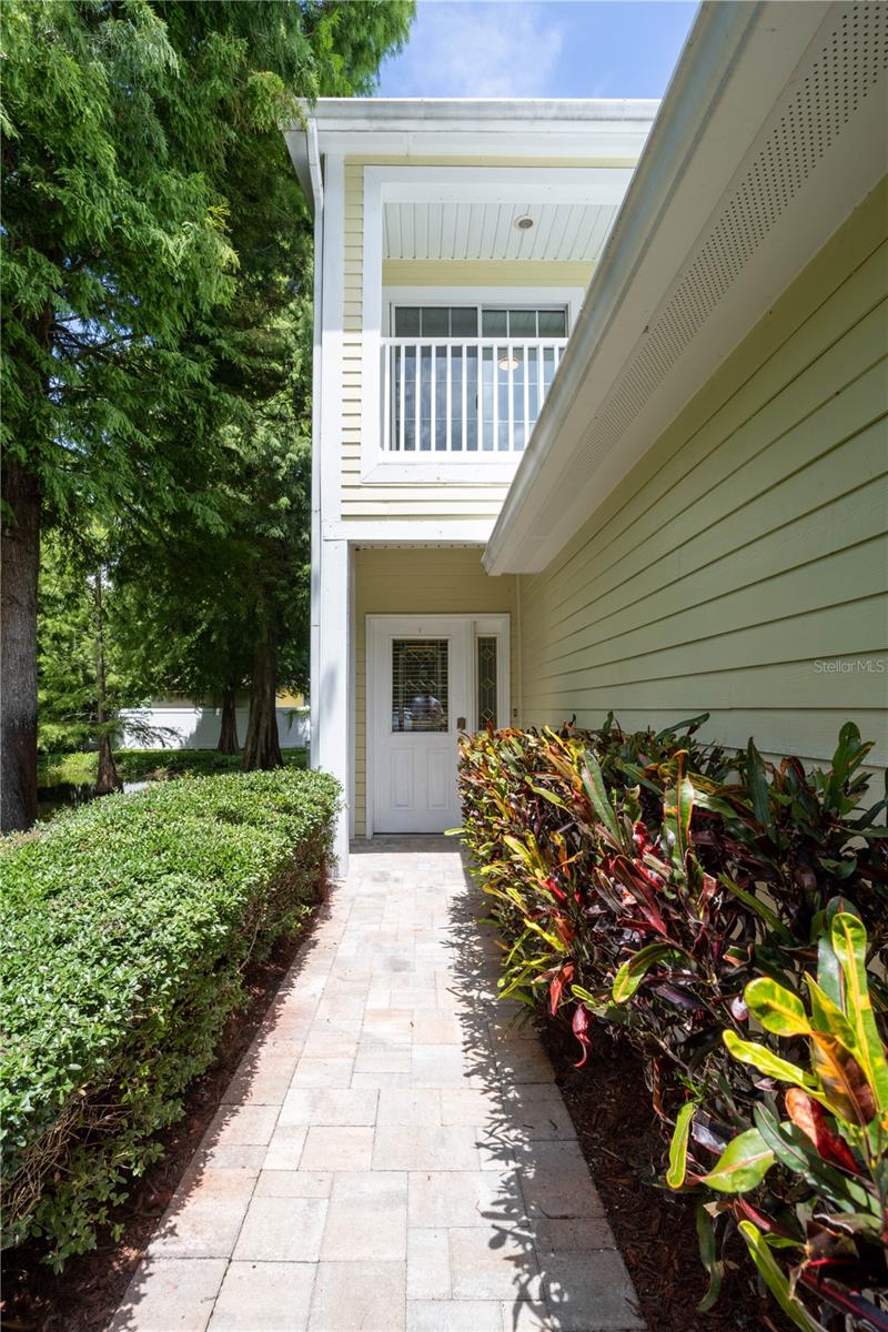 932 WOODBRIDGE COURT