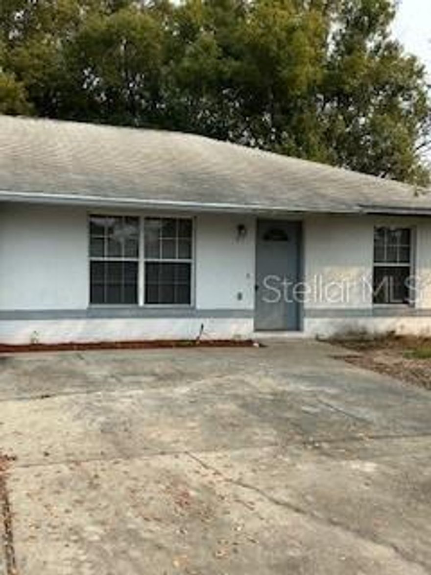 2 bedrooms with ceiling fans. 2 full bathrooms with tub/shower combos. Kitchen with pantry. Open Living and Dining area. Tile Flooring throughout. Laundry hookups. Located one block East Lake Toho walk paths and close to Lakefront Park with a beach, pier, marina, splash pad, and restaurant.** See realtor remarks for application instructions. HOA Fees, rules and regulations, home square footage, and lot sizes should be independently verified. Tenants are solely responsible for the cost of obtaining gate passes, amenity passes, and mailbox keys.