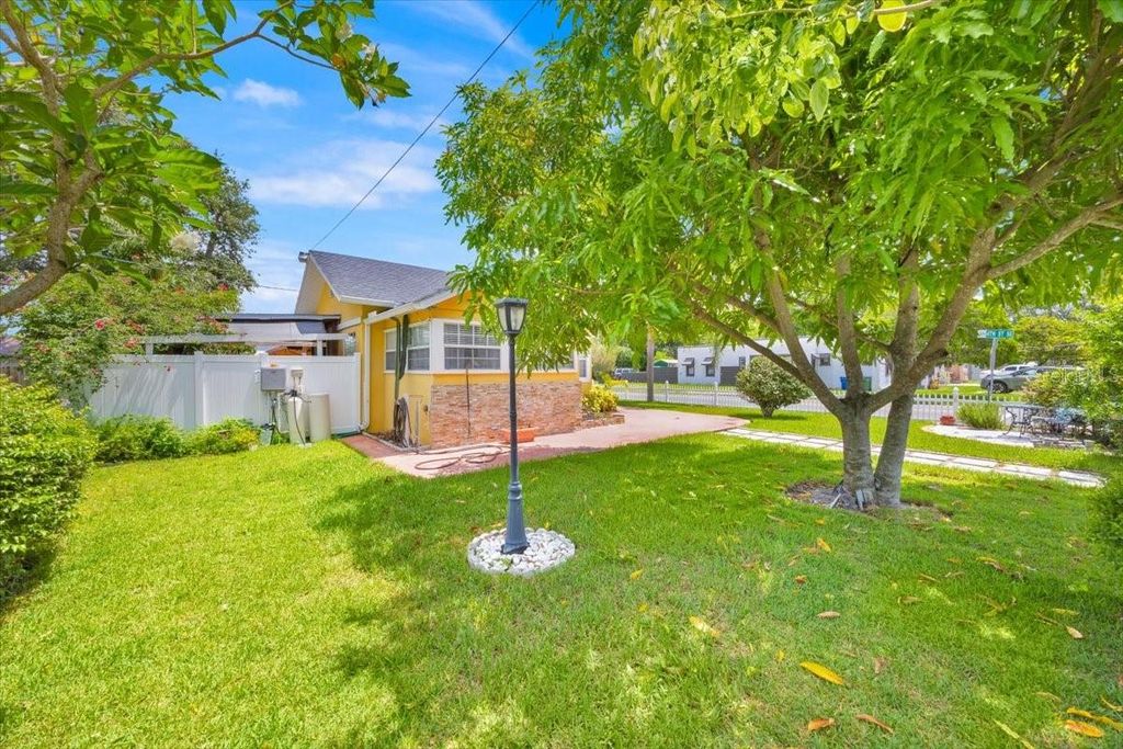 Photo of 345 Avenue J SE, Winter Haven, FL 33880 (MLS # P4937287)