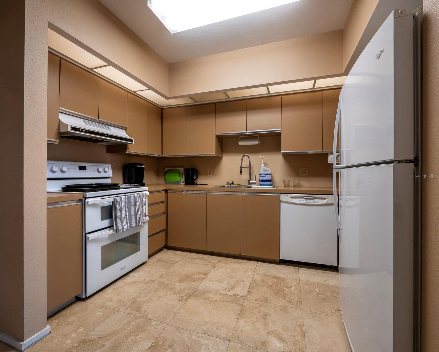 BEACHPLACE I - Residential