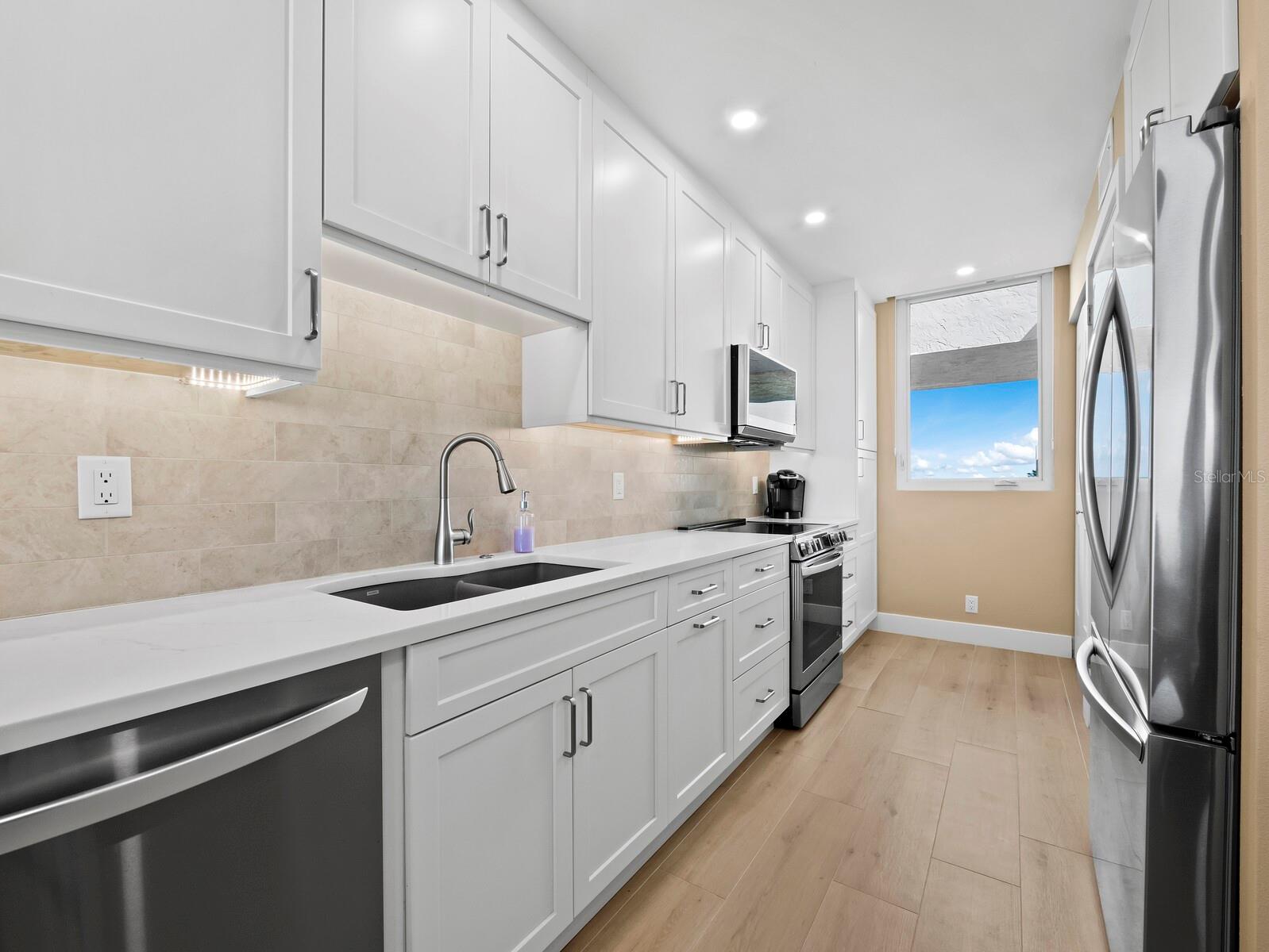 BEACHPLACE I - Residential